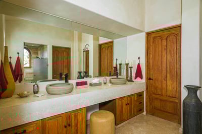 Luxury Villa Photo #24