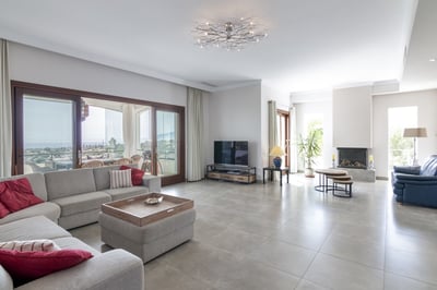 Luxury Villa Photo #9