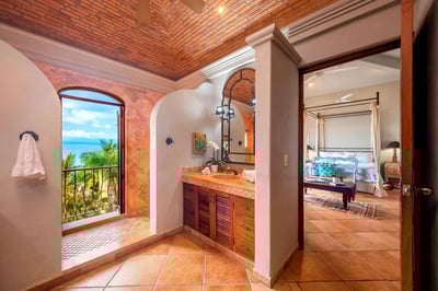 Luxury Villa Photo #44