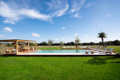 Luxury Villa Photo #3