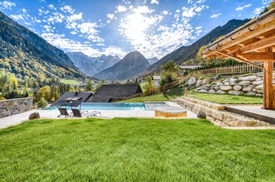 Luxury Villa Photo #3