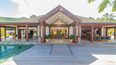 Luxury Villa Photo #6