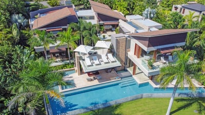 Luxury Villa Photo #3