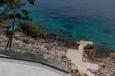 Luxury Villa Photo #6