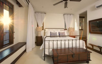 Luxury Villa Photo #12