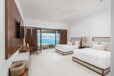 Luxury Villa Photo #25