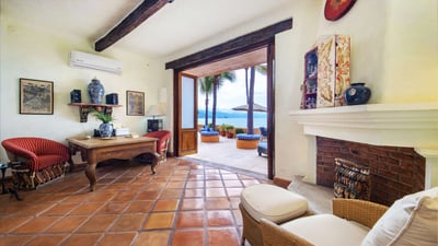 Luxury Villa Photo #40