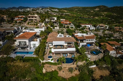 Luxury Villa Photo #40