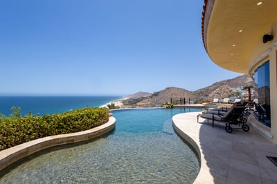 Luxury Villa Photo #11