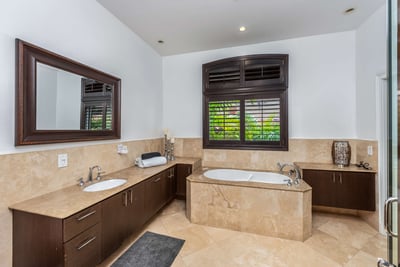 Luxury Villa Photo #41