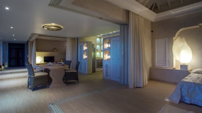 Kitchen & Dining Area