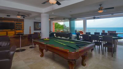 Luxury Villa Photo #23