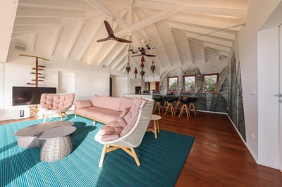Luxury Villa Photo #22