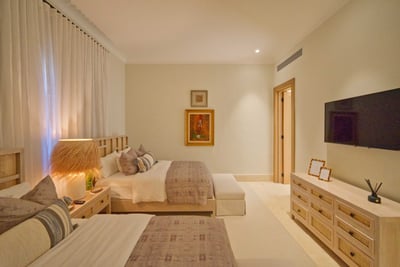 Luxury Villa Photo #28