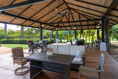 This place is perfect for friends & family!