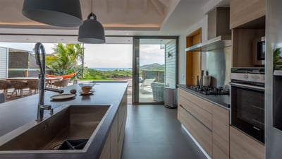 Kitchen & Dining Area