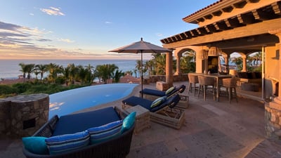 Luxury Villa Photo #7