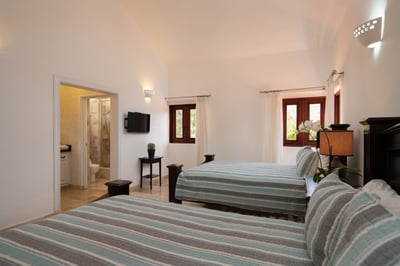 Luxury Villa Photo #11