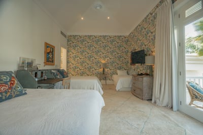 Luxury Villa Photo #18