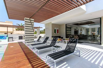 Luxury Villa Photo #8
