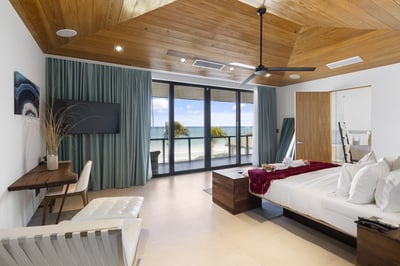 Luxury Villa Photo #38