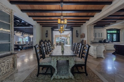 Luxury Villa Photo #27