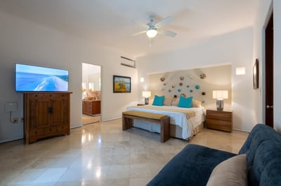 Luxury Villa Photo #28