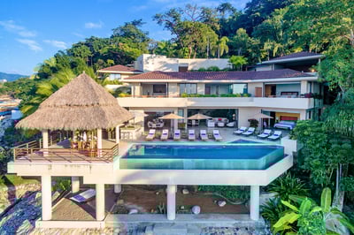 Luxury Villa Photo #4