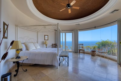 Luxury Villa Photo #38