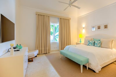 Luxury Villa Photo #17