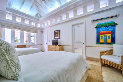 Luxury Villa Photo #29