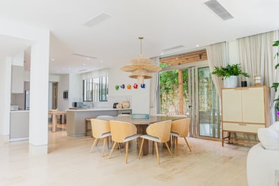 Luxury Villa Photo #15