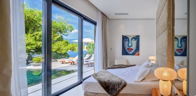 Luxury Villa Photo #40