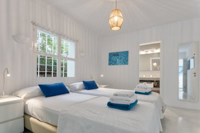 Luxury Villa Photo #47