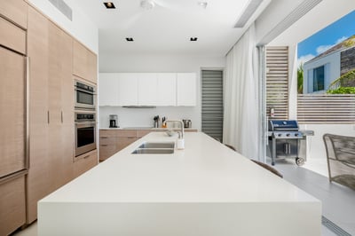 Luxury Villa Photo #30