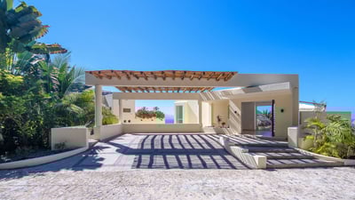 Luxury Villa Photo #12
