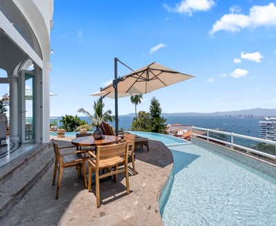 Luxury Villa Photo #5