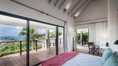 Bedroom 1: Master bedroom located in a separate bungalow, above the terrace. King-size Bed, air-cond