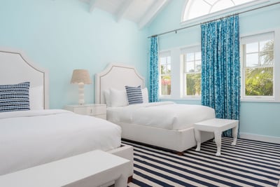 Luxury Villa Photo #18