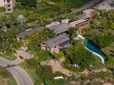 Luxury Villa Photo #32