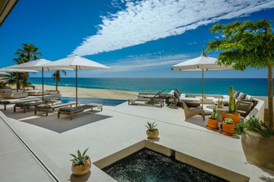 Luxury Villa Photo #4