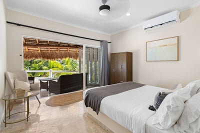 Luxury Villa Photo #26