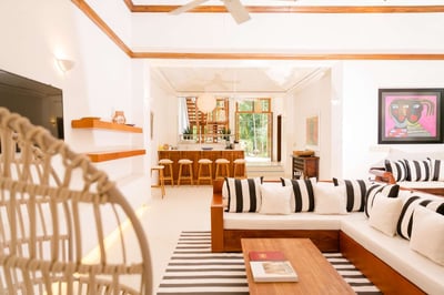 Luxury Villa Photo #3