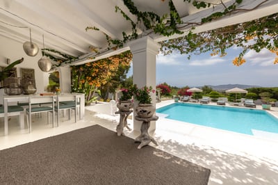 Luxury Villa Photo #14