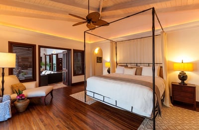 Luxury Villa Photo #23