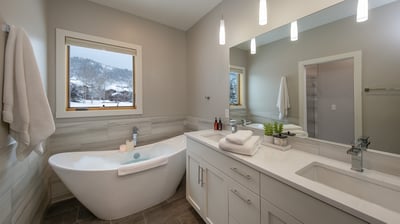 Bedroom 1, Main Level - Primary ensuite with soaking tub