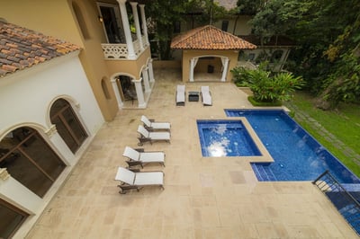 Luxury Villa Photo #4