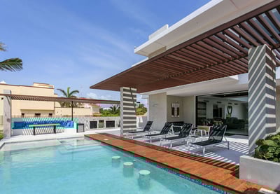 Luxury Villa Photo #4