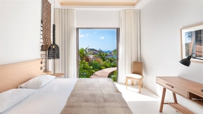 Bedroom 1: King size bed, air conditioning. Adjoining bathroom with shower, sink, hair dryer, towels