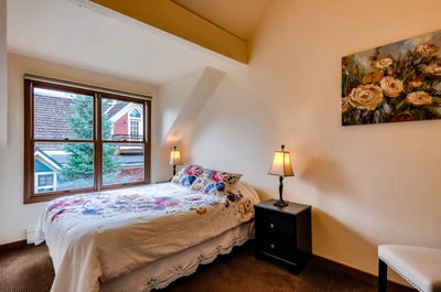 Ravens Bungalow upper level queen room with hall bath